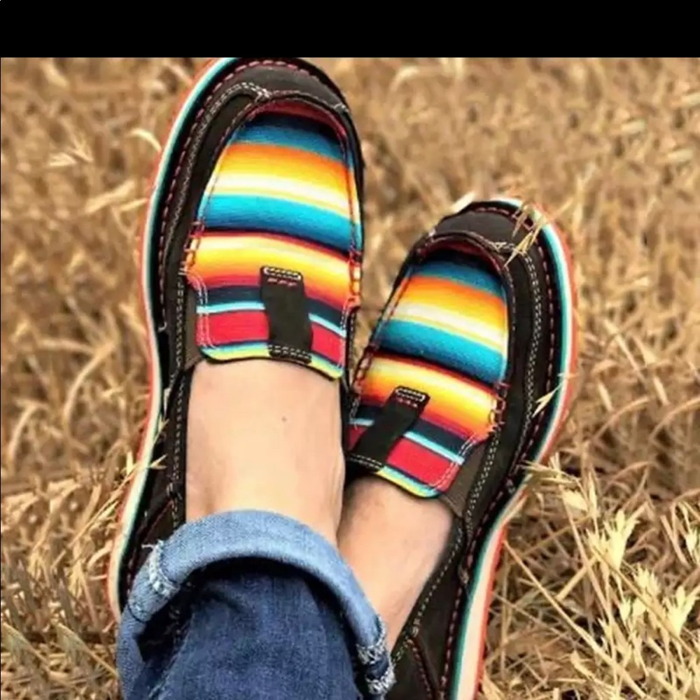 Canvas shoes